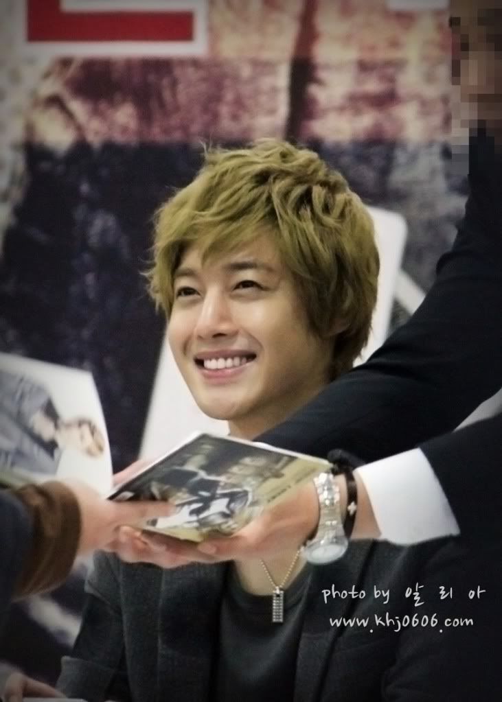 [HJL] ‘Lucky’ album fansign event [19-23.10.11] B21c8701a18b87d663234f5c070828381f30fd14