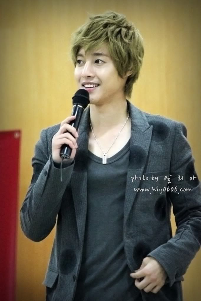 [HJL] ‘Lucky’ album fansign event [19-23.10.11] B7003af33a87e950b8b3172f10385343faf2b4c9