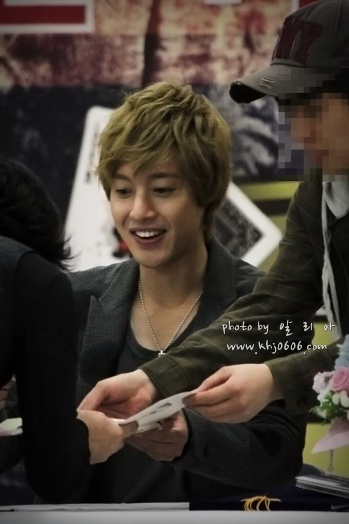 [HJL] ‘Lucky’ album fansign event [19-23.10.11] D058ccbf6c81800ac3926d4db13533fa828b477a