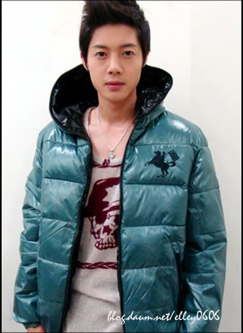 [info] Subasta benéfica - la chaqueta de HyunJoong vendida 1616BC1E4BBA04983D7274