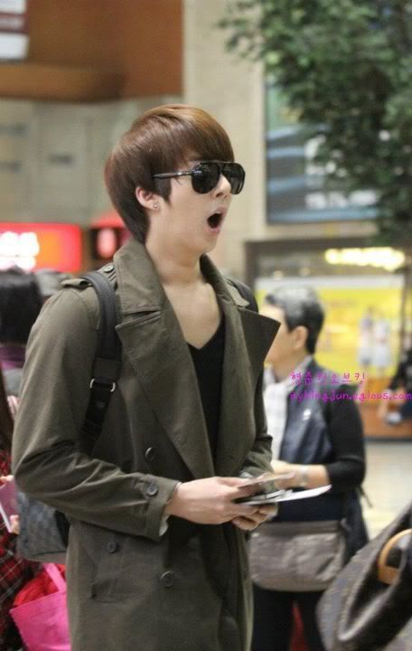 [HJB] Gimpo airport hacia Japón para apoyar a Kibum (22.10.11) (3) 291966_208749645861687_130589590344360_507504_477614304_n