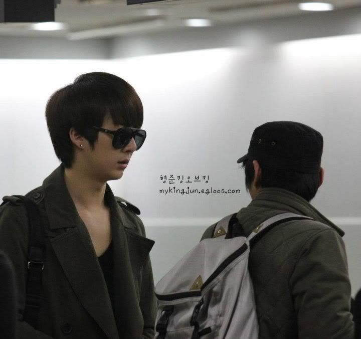 [HJB] Gimpo airport hacia Japón para apoyar a Kibum (22.10.11) (3) 295759_208749195861732_130589590344360_507491_2037064819_n