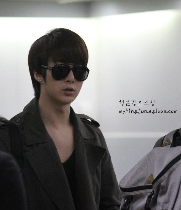 [HJB] Gimpo airport hacia Japón para apoyar a Kibum (22.10.11) (3) 297667_208748992528419_130589590344360_507484_218200033_n