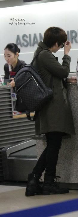 [HJB] Gimpo airport hacia Japón para apoyar a Kibum (22.10.11) (3) 301553_208749445861707_130589590344360_507498_716757947_n