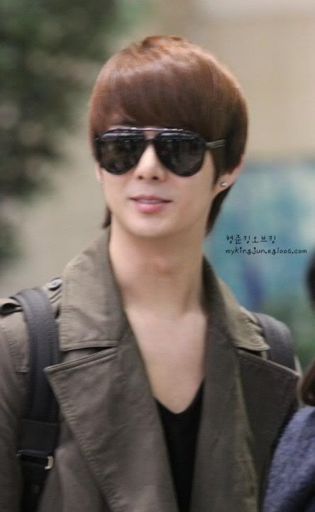 [HJB] Gimpo airport hacia Japón para apoyar a Kibum (22.10.11) (3) 306466_208749422528376_130589590344360_507497_730224716_n