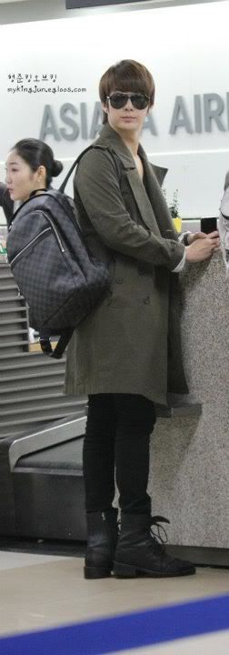 [HJB] Gimpo airport hacia Japón para apoyar a Kibum (22.10.11) (3) 308468_208749759195009_130589590344360_507512_2091827530_n