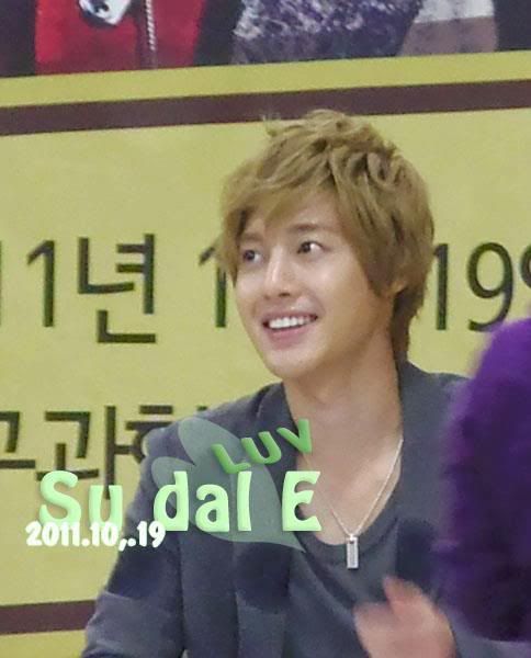 [HJL] LUCKY Fansign Event [19/20.10.11] (4)   310803_207826409287344_130589590344360_504140_126578520_n