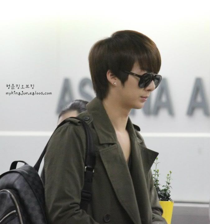 [HJB] Gimpo airport hacia Japón para apoyar a Kibum (22.10.11) (3) 312612_208749265861725_130589590344360_507493_240114351_n