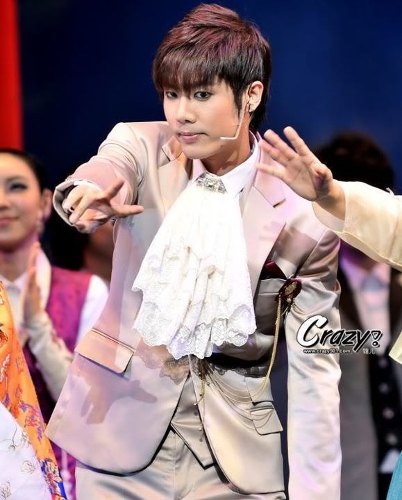 [KJ] Goong Musical [06.10.11] (2) 315016_298652436827666_231614143531496_1301635_222723648_n