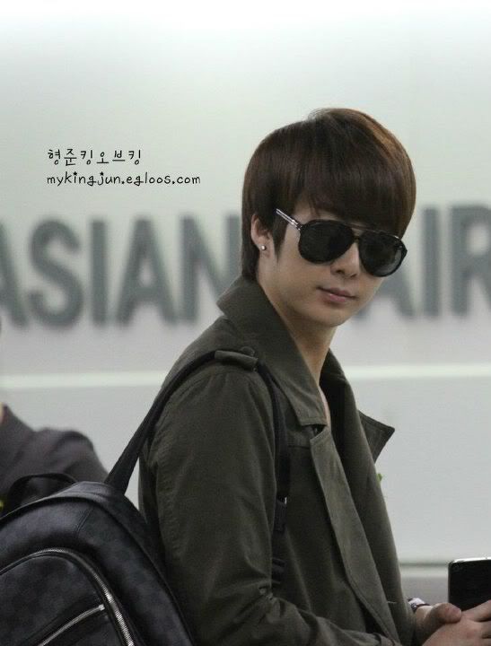 [HJB] Gimpo airport hacia Japón para apoyar a Kibum (22.10.11) (3) 316250_208749109195074_130589590344360_507487_1358036303_n