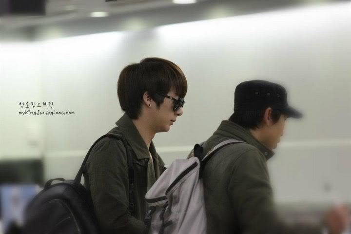 [HJB] Gimpo airport hacia Japón para apoyar a Kibum (22.10.11) (3) 317518_208749679195017_130589590344360_507505_1146896513_n