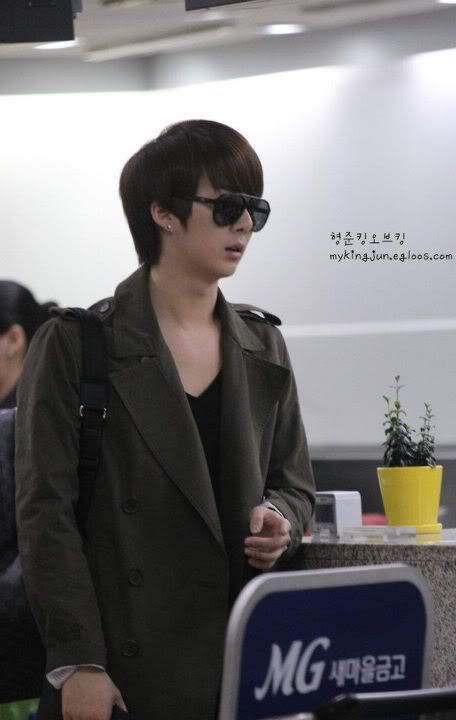 [HJB] Gimpo airport hacia Japón para apoyar a Kibum (22.10.11) (3) 320264_208749475861704_130589590344360_507499_216731600_n