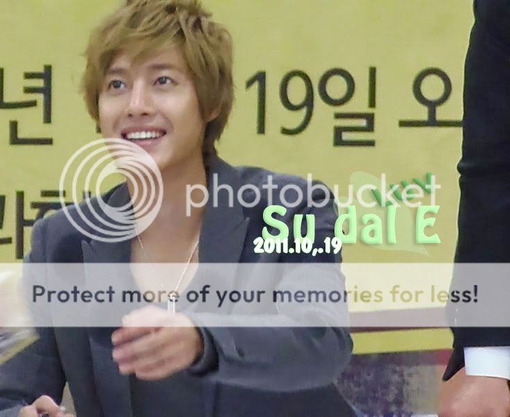 [HJL] LUCKY Fansign Event [19.10.11] (2) 7aec54e736d12f2e9fa7c7234fc2d562843568d6-1