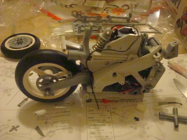 Kyosho Suzuki  RGV-T RC Motorcycle 1/8 Kit DSC03078