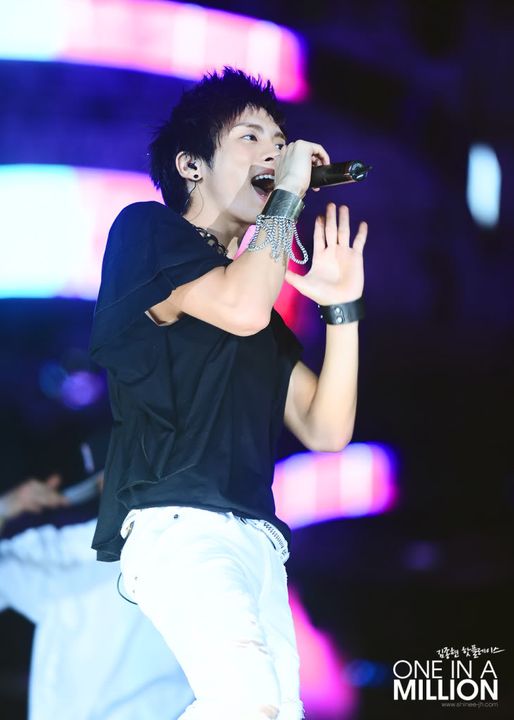 10.08.21 Jonghyun @ SM TOWN LIVE '10 pt2 F0070761_4c7bd8e4b67ce