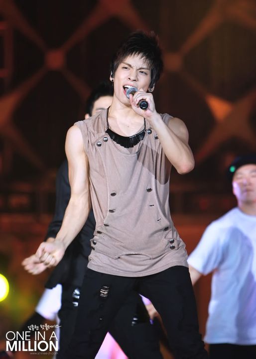 10.08.21 Jonghyun @ SM TOWN LIVE '10 pt2 F0070761_4c7bd9464fcfb