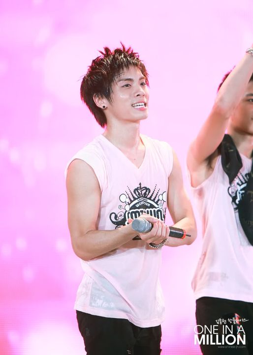 10.08.21 Jonghyun @ SM TOWN LIVE '10 pt2 F0070761_4c7bd9a116537