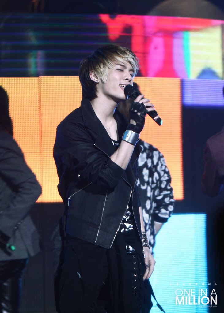 100220 Jonhyun @ Music Core F0070761_4b81c0045f241