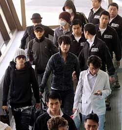 [TRAD] Stampede cumprimenta Super Junior no NAIA Ent8