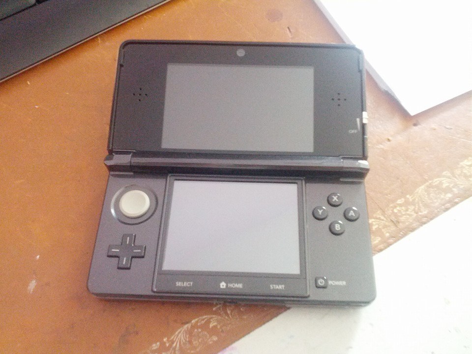 [VENDS] 3DS Noir etat neuve COMPLETE, SANS WIFI 1948078_10202363406343969_708939073_n_zpsbf65be1b