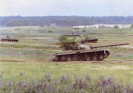 Ai mê các loại khí tài quân sự vô đây T-72