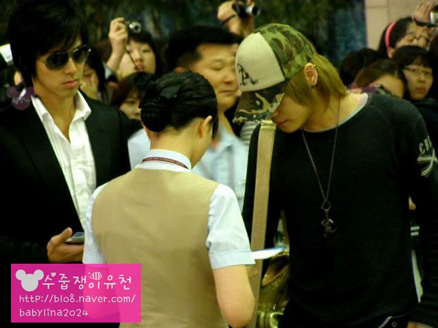 [Pic] Some YunJae Moment@Airport 005