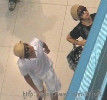 [Pic] Some YunJae Moment@Airport Yunjae71_354x331