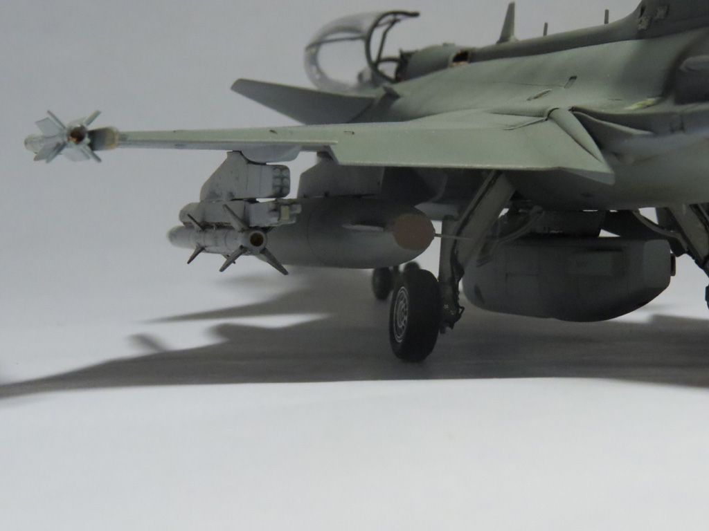 SAAB JAS 39C Gripen, 1/48 Kitty Hawk 39-F13_zpsimbem1cw