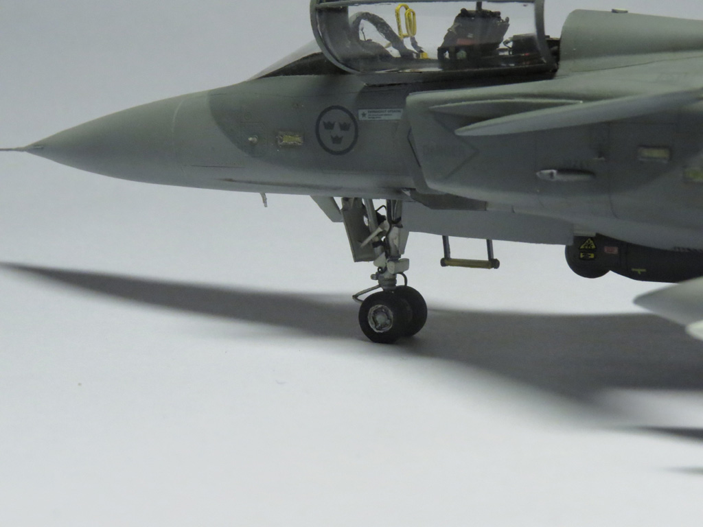 SAAB JAS 39C Gripen, 1/48 Kitty Hawk 39-F39_zpsscxqoxup