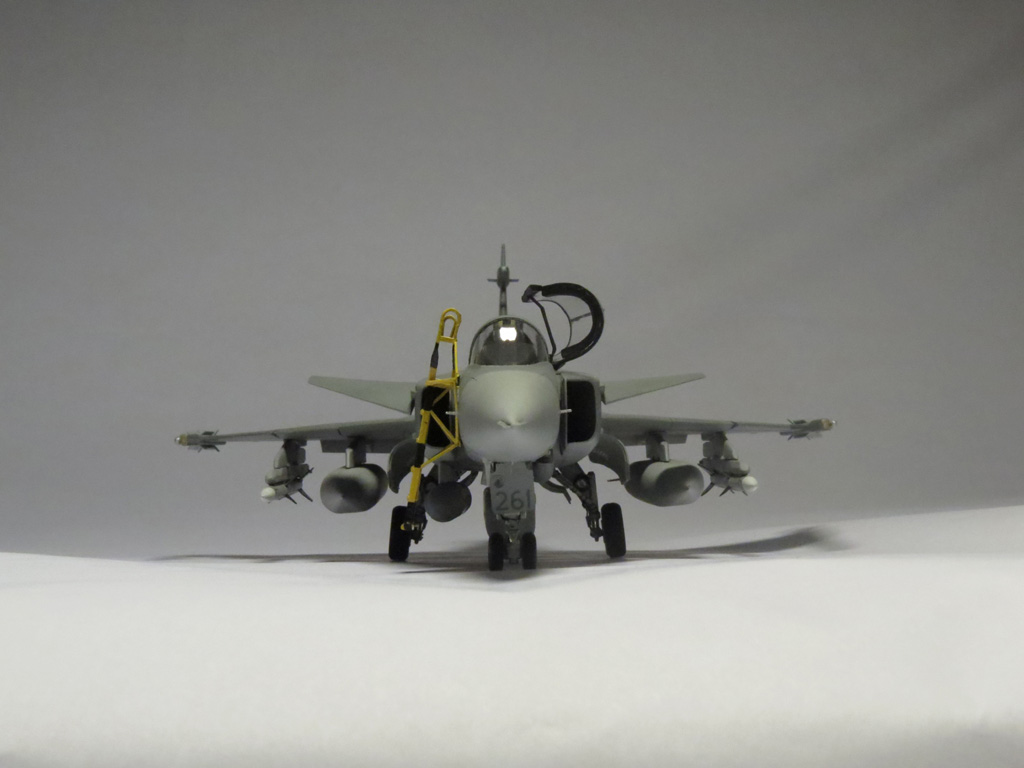 SAAB JAS 39C Gripen, 1/48 Kitty Hawk 39-F40_zpsyjdw7gns