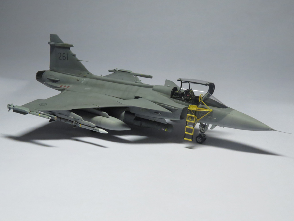 SAAB JAS 39C Gripen, 1/48 Kitty Hawk 39-F43_zpsgpefc7nj