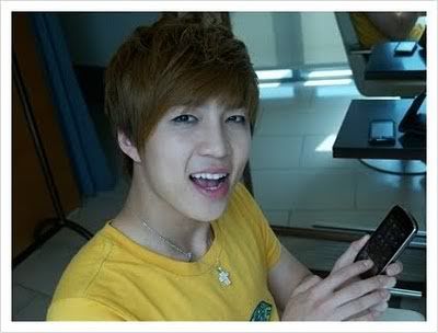 Ukiss with their mobile! Soohyun