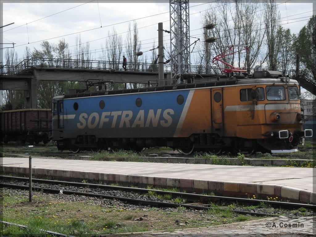 LOCOMOTIVE CLASA 40 (Vol. I) - Pagina 3 SDC10099