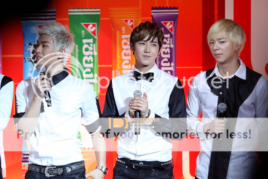  [OTHER] 100729 ZE:A At Siam Paragon In Thailand 07