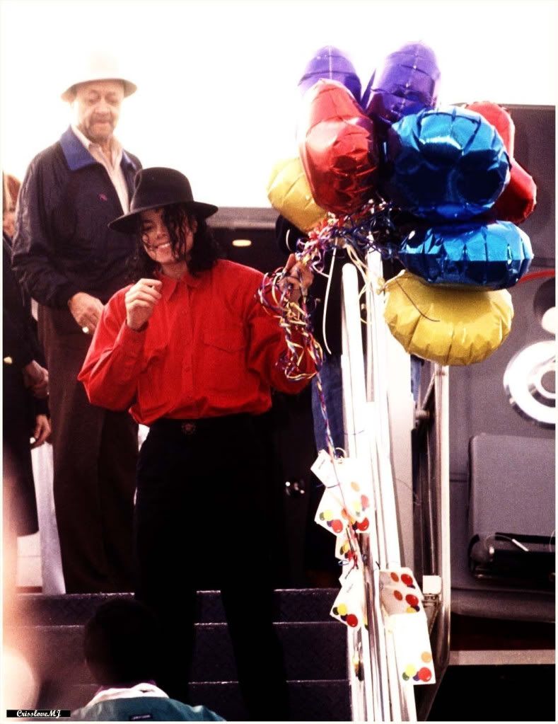 Dangerous era pictures MICHAEL-michael-jackson-15602962-1087-1410