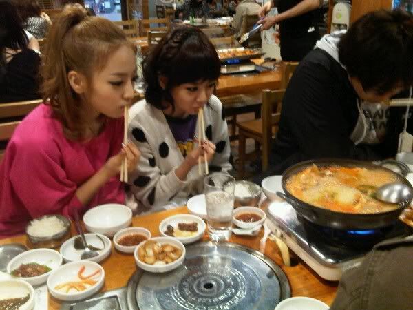 [11.11.10] [Pic+Trans] Hara's Twitter updates 101111 20101111_hara_seungyeon