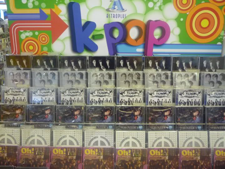 [PICS] TOHOSHINKI "BEST SELECTION 2010" INVADES PHIL. LOCAL RECORD STORES! 30200_10150189439050414_21454018541