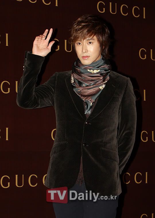  [PICS] 100901 YUNHO IN GUCCI FASHION SHOW  458