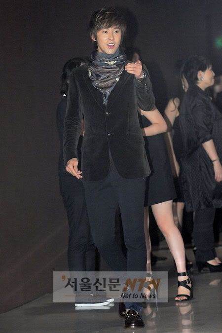  [PICS] 100901 YUNHO IN GUCCI FASHION SHOW  459