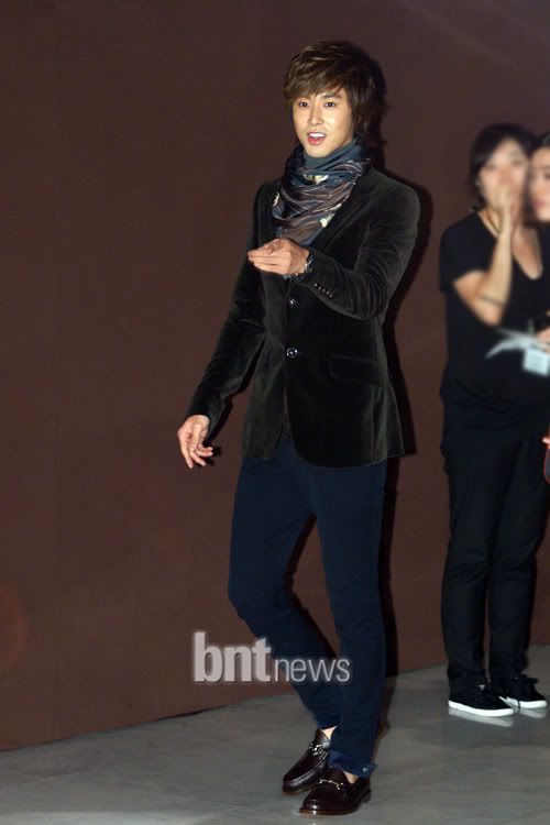  [PICS] 100901 YUNHO IN GUCCI FASHION SHOW  461