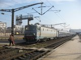 Bucuresti: Plimbari FeRoviaRe prin Garile bucurestene[2008] Th_5-LocomotivaelectricaEA-670custemaincapultrenuluiIntercity531deArad_resize_zps80395da4