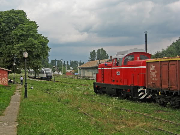 510 : Dolhasca - Fălticeni - Pagina 2 4-Locomotivadiesel-hidraulicaversusDesiro_resize