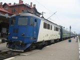 M500: Suceava Burdujeni - O gara internationala Th_27-Trenul382gatadeplecarespreVicsani_resize