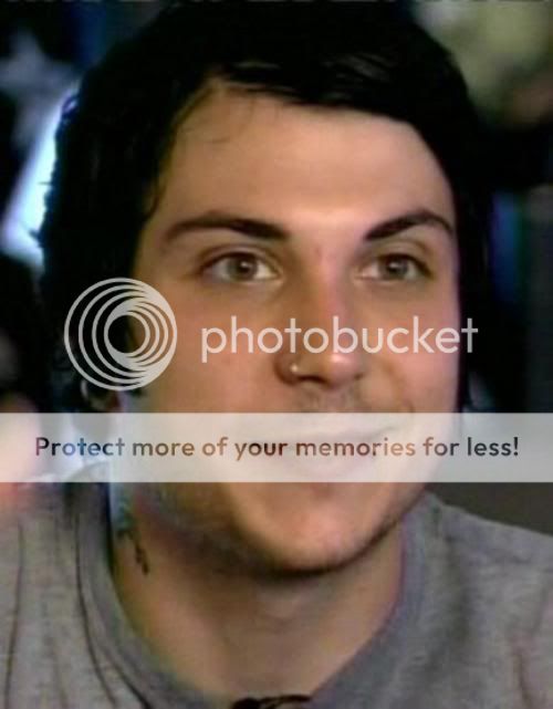 FRANK IERO - Sayfa 5 Frankiero--large-msg-116041549991