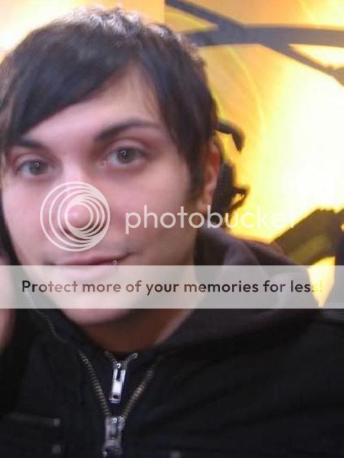 FRANK IERO - Sayfa 5 Frankiero--large-msg-116742169672