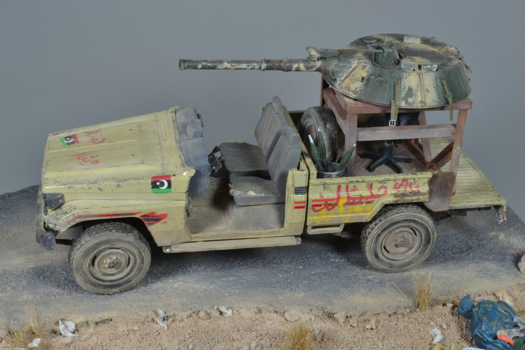 Pick-up (MENG)+tourelle BMP 1/35 (DEF model) - Page 3 DSC_0256_zpsentuu2y1