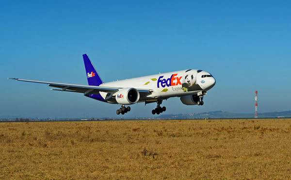 Fedex 777 - Operação Panda FedExPandaExpressLandsinParis