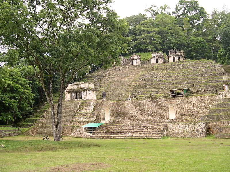 LUGARES MAS FASCINANTES Y RAROS DEL MUNDO 800px-Bonampak_pyramid1