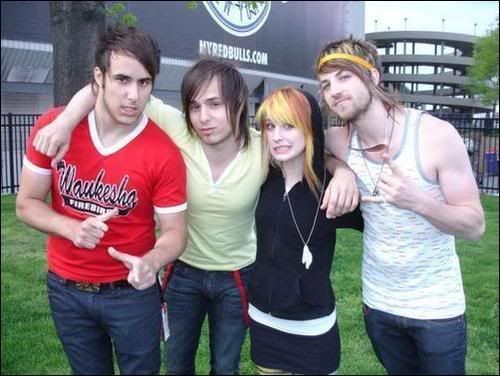 some awesome pictures of paramore :) 4414825832a6334351639l