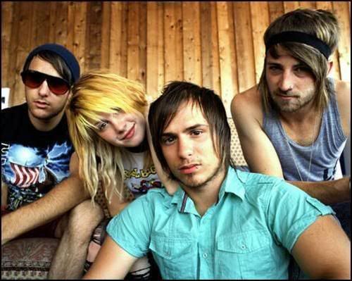 some awesome pictures of paramore :) 505484969a6311692883l